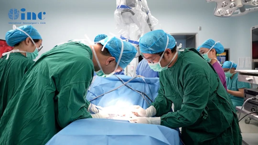 顱底重建，腹部脂肪填充，防止腦脊液漏