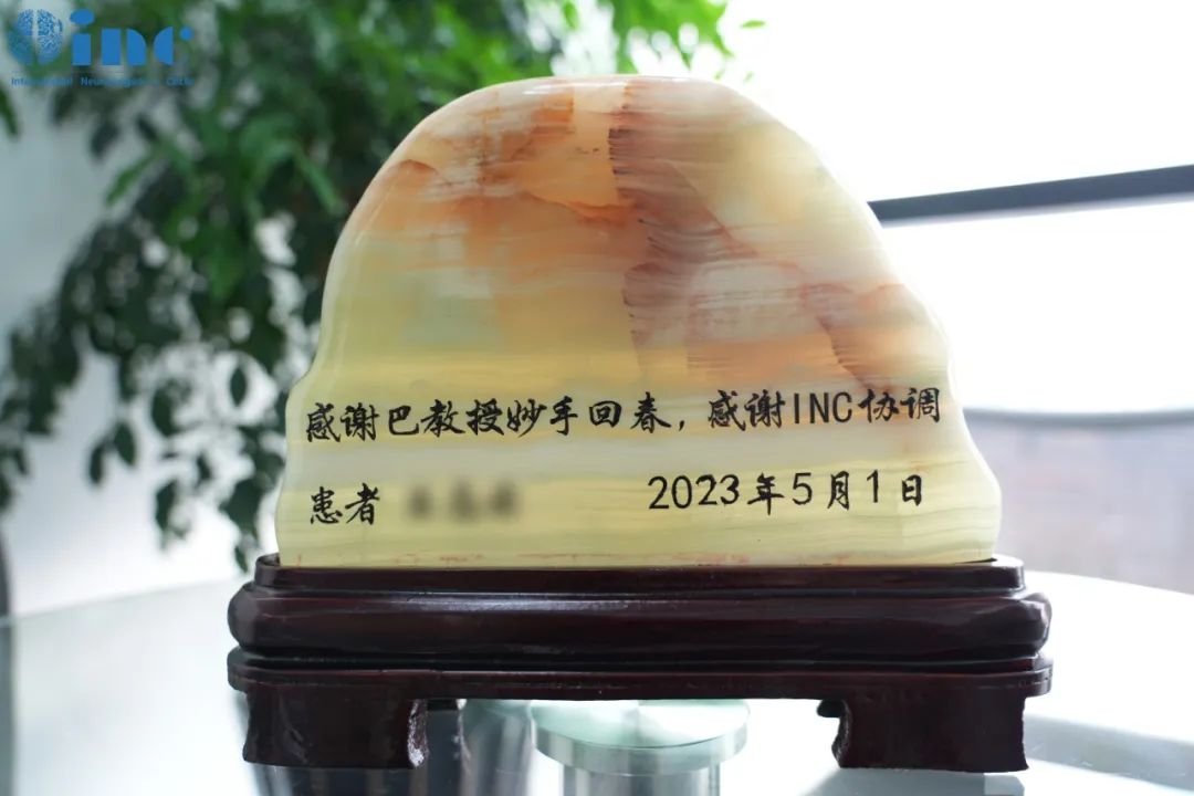 術(shù)后兩個(gè)月李奶奶恢復(fù)正常生活，李奶奶還特意寄來了感謝巴教授和INC的定制禮物。