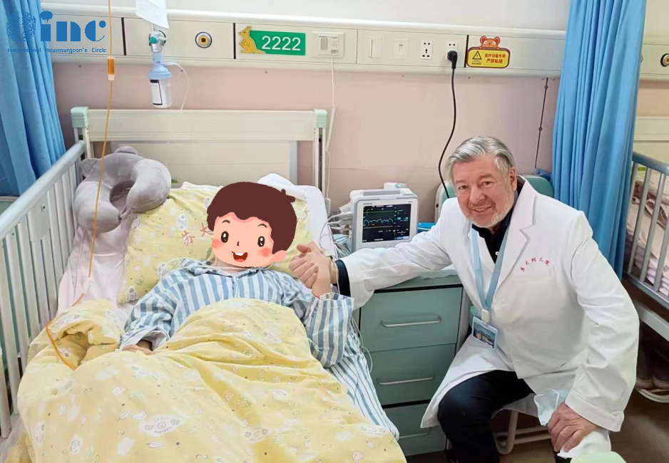 術(shù)后2天，巴教授到病房探視小病人
