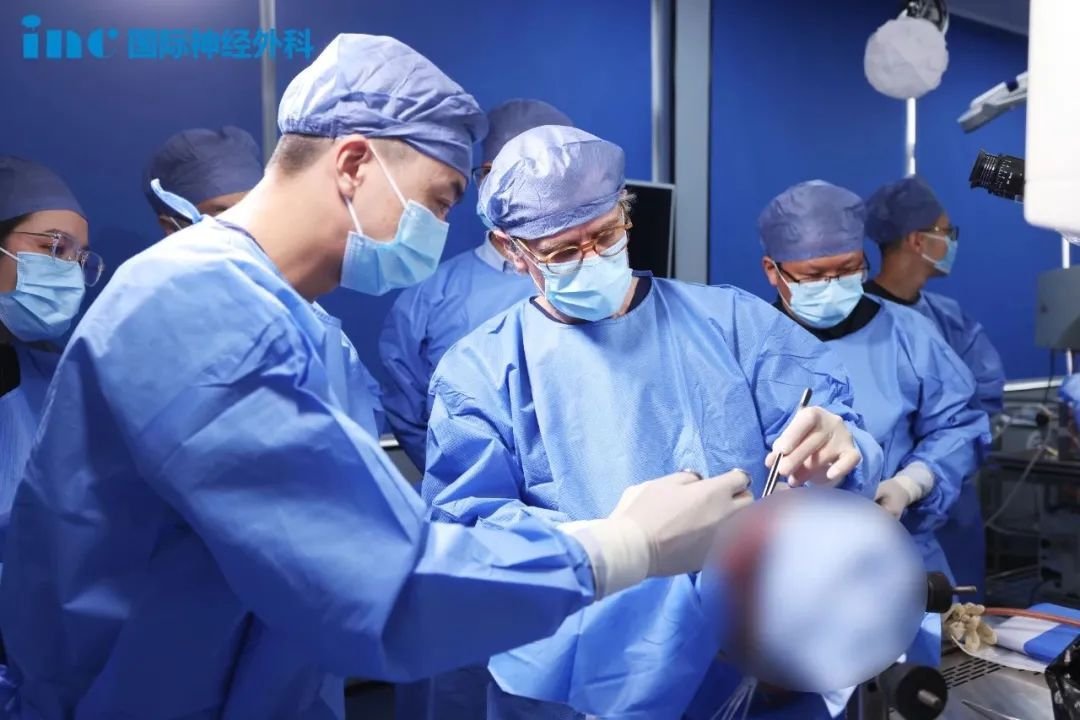 福教授帶來了Kawase入路的理論講解及尸頭解剖