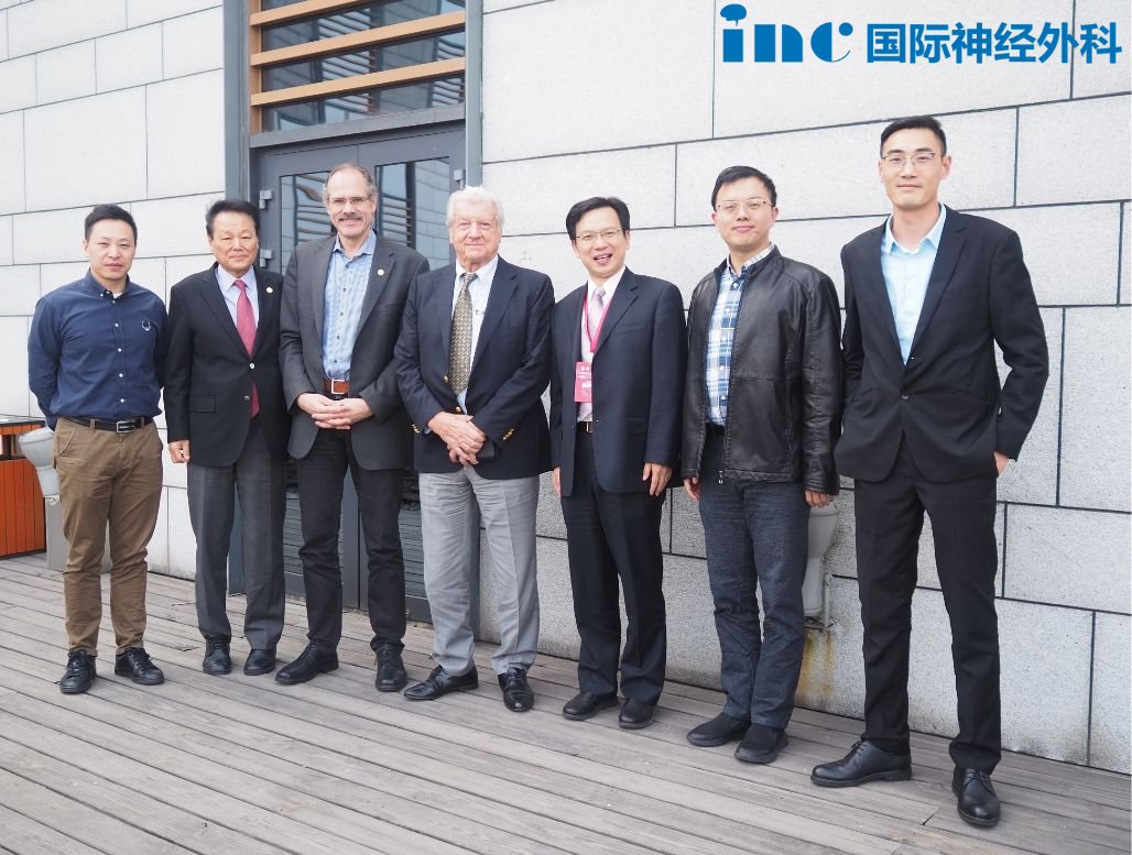2019年，INC三大教授Fukushima教授與Dolenc教授、Schroeder教授與國內(nèi)神經(jīng)外科醫(yī)生同仁合影