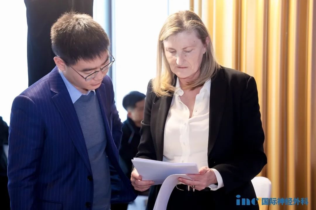 參會者們自發(fā)帶來了自己的學術論文，其中一些學員的論文摘要通過海報的形式在會場內(nèi)進行張貼。在該環(huán)節(jié)中，主編們與學員們進行了積極互動，結合參會者的論文進行深入的討論。