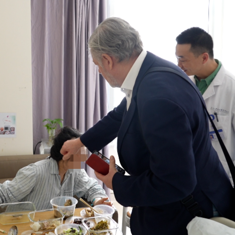 麻醉清醒后，突然說了一句英文
