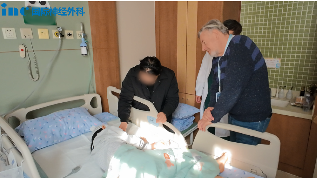 手術的目標是在確保安全的前提下盡可能全切腫瘤，同時通過“人機合一”的精準操作，為桐桐爭取更好的治療效果。