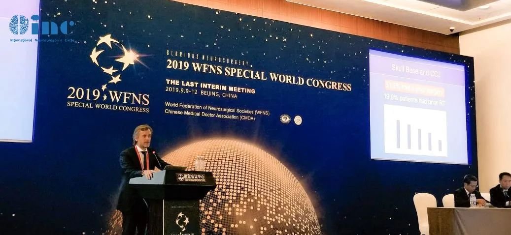 2019年WFNS全球大會(huì)上，F(xiàn)roelich教授就《顱頸交界處腫瘤的治療》、《脊索瘤的手術(shù)治療》等主題分享了其多年“雙鏡聯(lián)合”手術(shù)經(jīng)驗(yàn)以及應(yīng)用“筷子手法”切除顱底、顱頸交界區(qū)及高頸髓脊索瘤的精彩手術(shù)視頻。